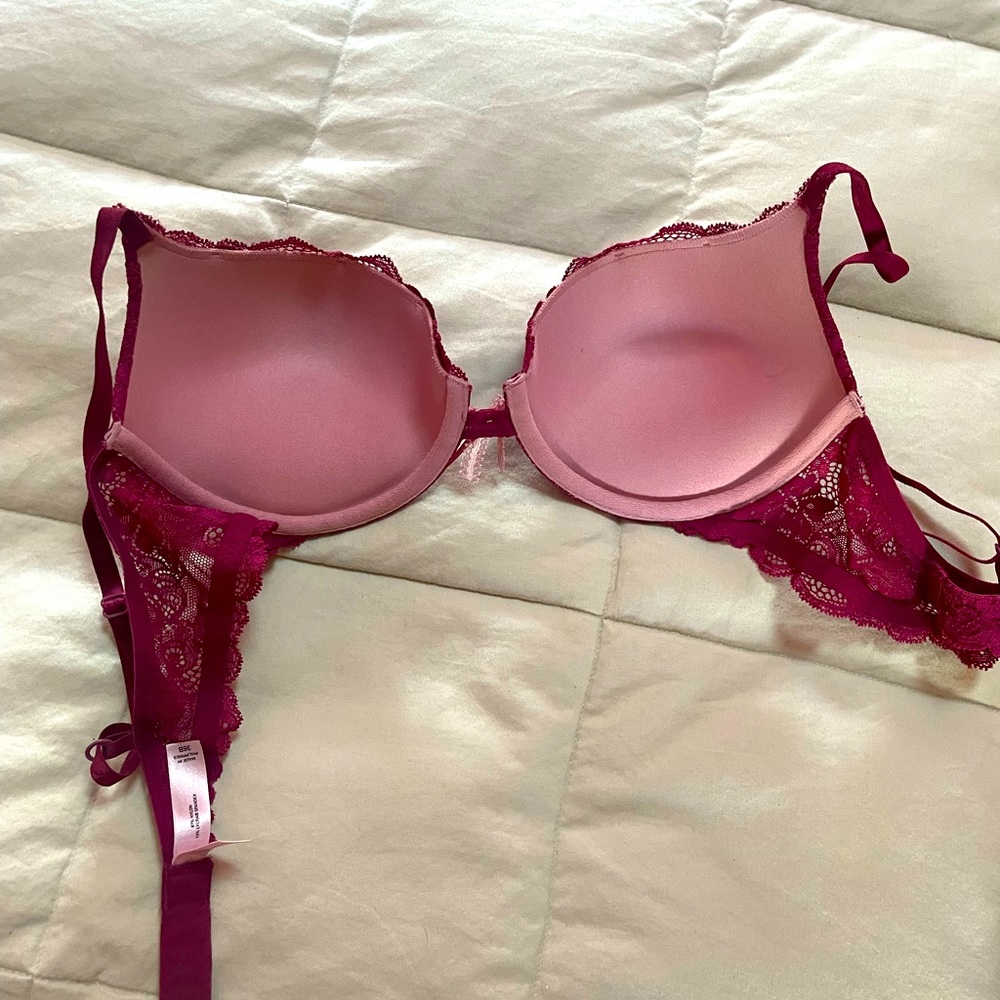Victoria's Secret Lace bra - Picture 3 of 3